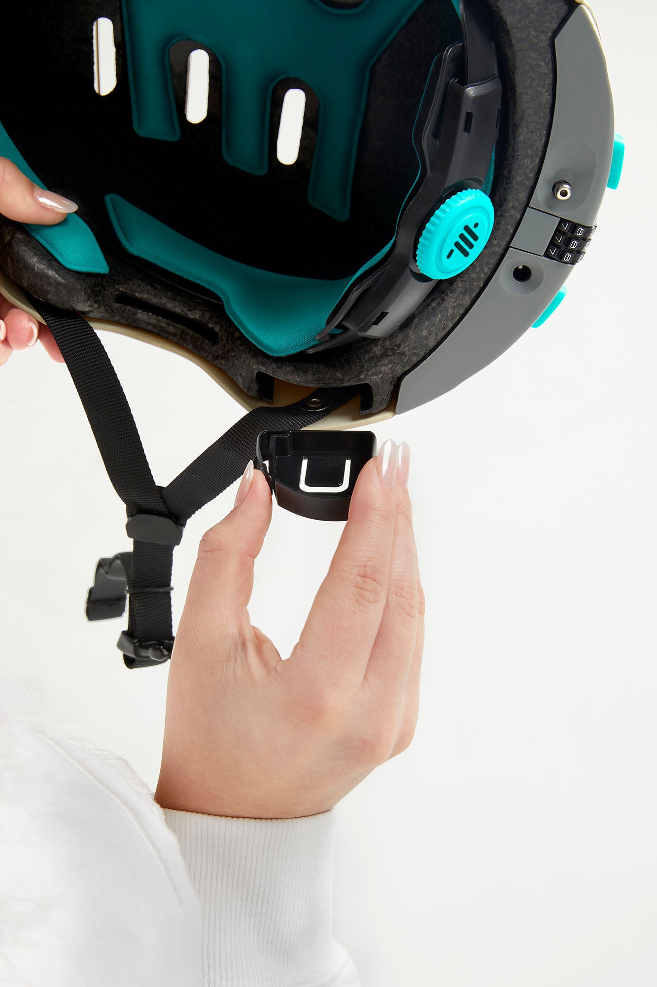 Headlokt Bluetooth Tracking Device
